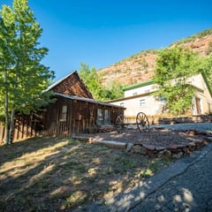 Hot Tub Retreat – Espresso Bar, Games, Fire Pit