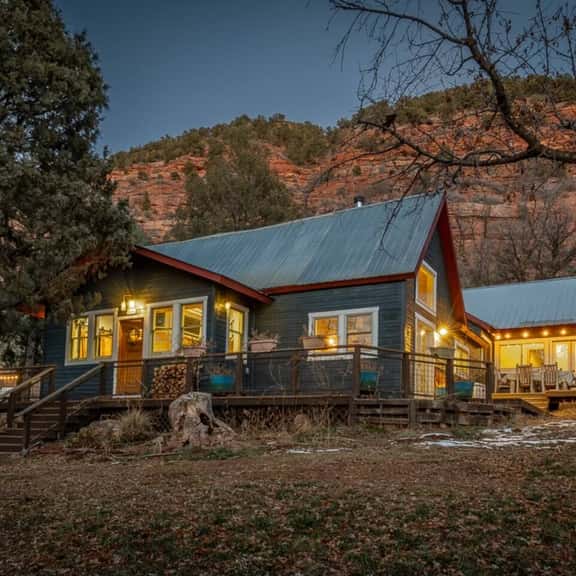 4BR Mountain Farmhouse Hot Tub & Fire Pit - Image 1